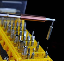 平時(shí)跑斷腿也見(jiàn)不到的五金工具,現(xiàn)只要幾包煙錢(qián),第8個(gè)常脫銷(xiāo)